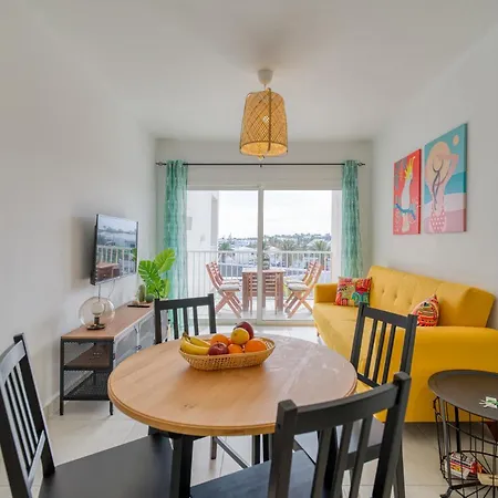 Apartment Homeforguest Sunset Senator With Pool And Terrace In