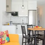 Homeforguest Sunset Senator With Pool And Terrace In Daire