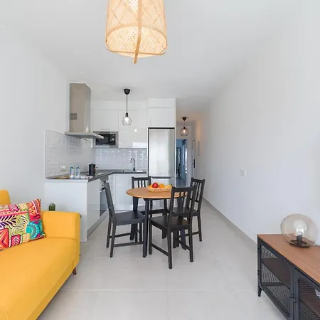 Homeforguest Sunset Senator With Pool And Terrace In Apartment *
