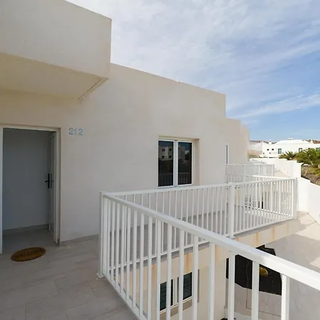 Homeforguest Sunset Senator With Pool And Terrace In Apartment