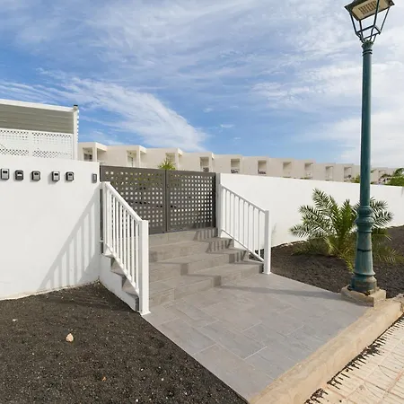 Apartment Homeforguest Sunset Senator With Pool And Terrace In