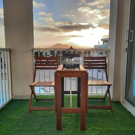 Homeforguest Sunset Senator With Pool And Terrace In Apartment *