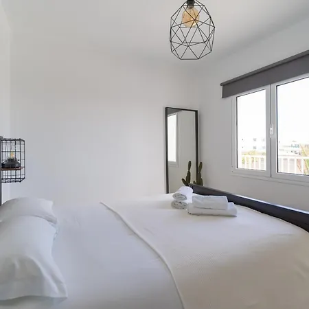 Appartamento Homeforguest Sunset Senator With Pool And Terrace In